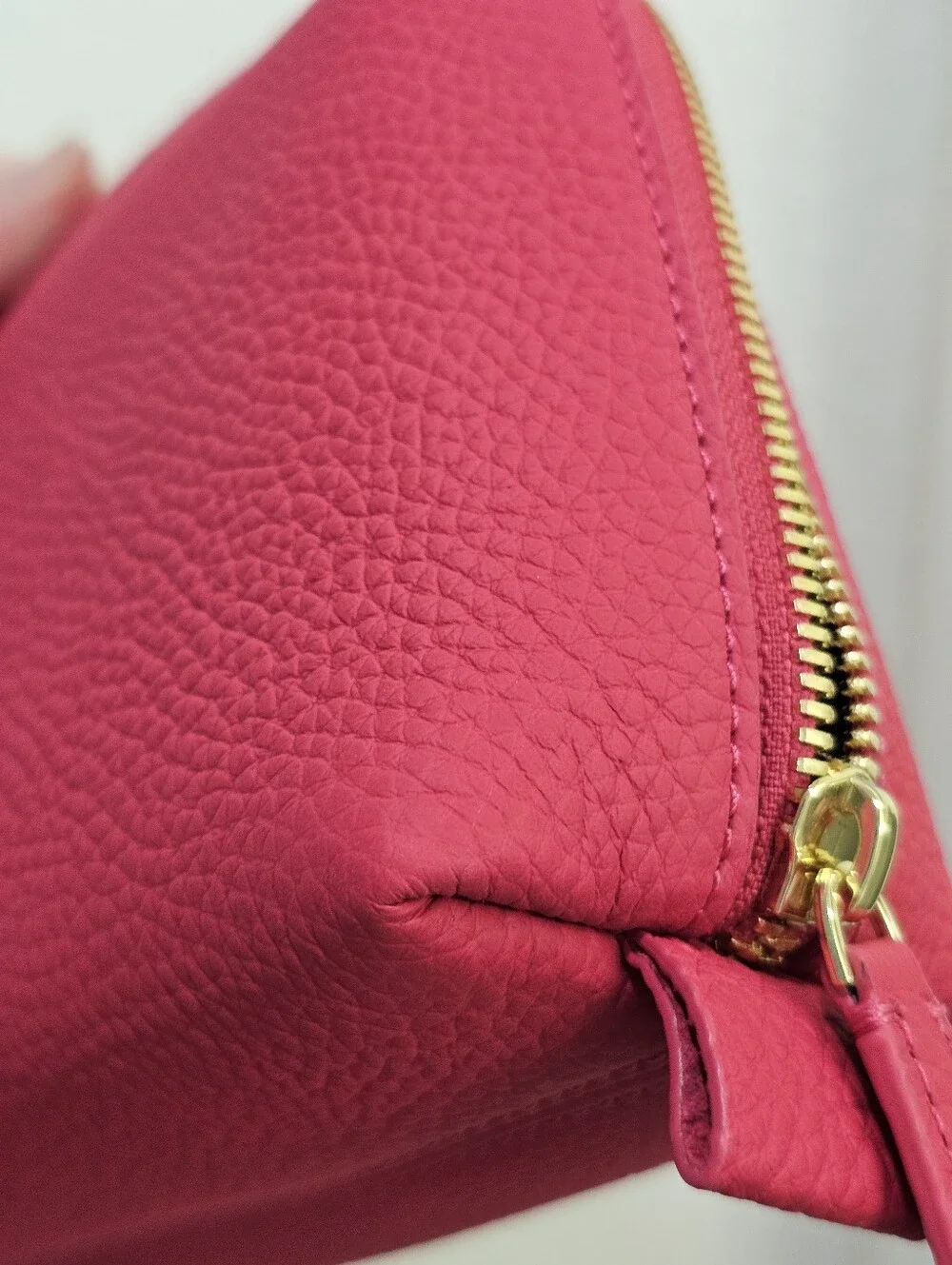 New MAISON de SABRÉ The Tech Pouch Shibuya Fuschia Leather